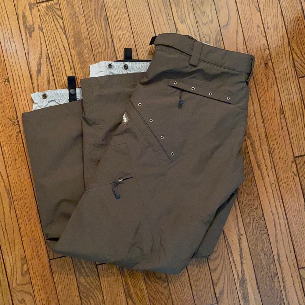 E408 snow pants